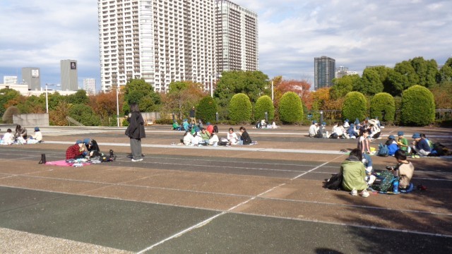 広い広場を貸し切り状態で、お弁当タイム