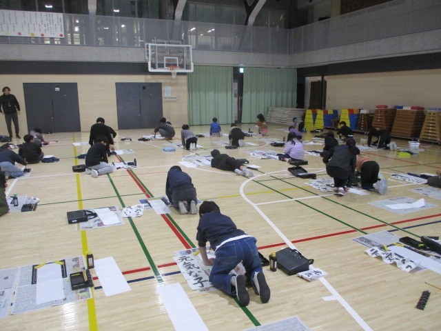 書き初めの様子４年２