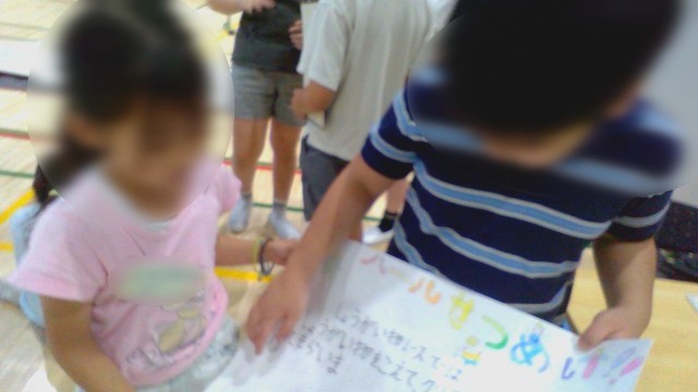 受付やお店の説明を練習している様子
