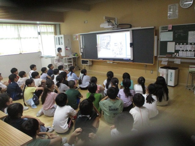 読み聞かせの様子２