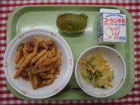 ５月１日の給食　八十八夜の行事食（抹茶ケーキ）