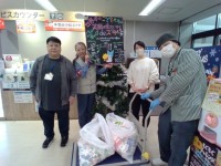 担任がサミットさんにお渡ししました