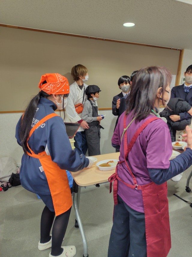 大勢の利用者さんを相手にテキパキ働きましたよ