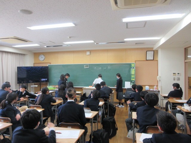 委員会内で役職を決めました。