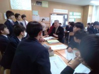 吉村さんに地域の歴史を聞く