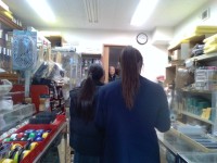 学校の隣にある「西勘」さんでお店の歴史をインタビュー